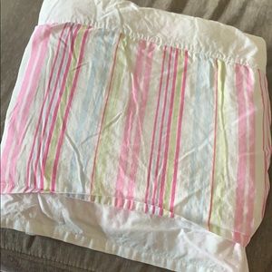 Baby crib skirt